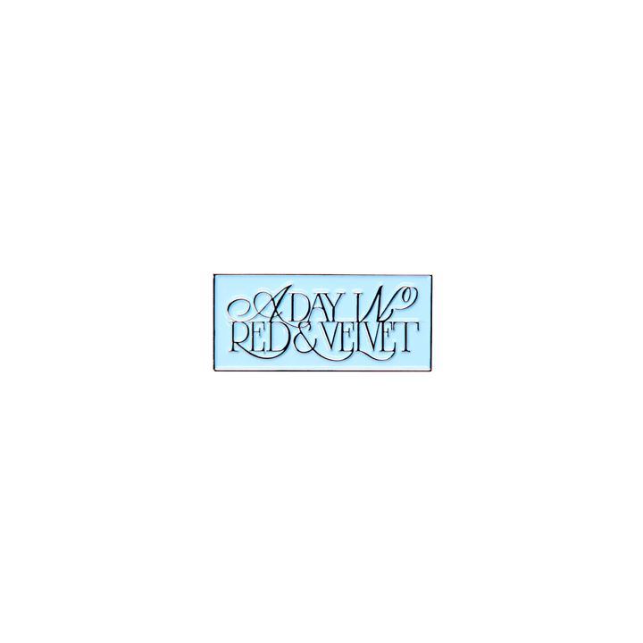 [PREORDER] RED VELVET <A Day in Red & Velvet> FAN-CON BADGE