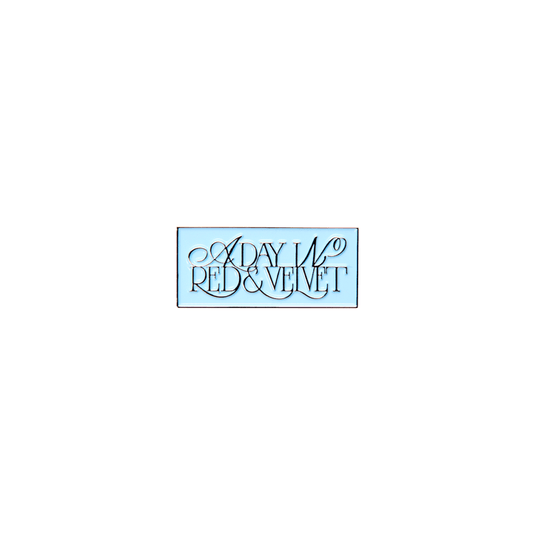[PREORDER] RED VELVET <A Day in Red & Velvet> FAN-CON BADGE
